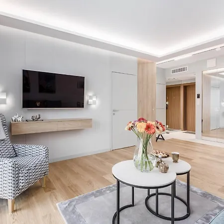 Deo Plaza Waterfront Luxury By Renters 아파트
